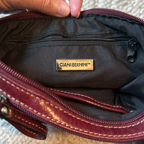 Beautiful like new Crossbody purse - Picture 4 of 4